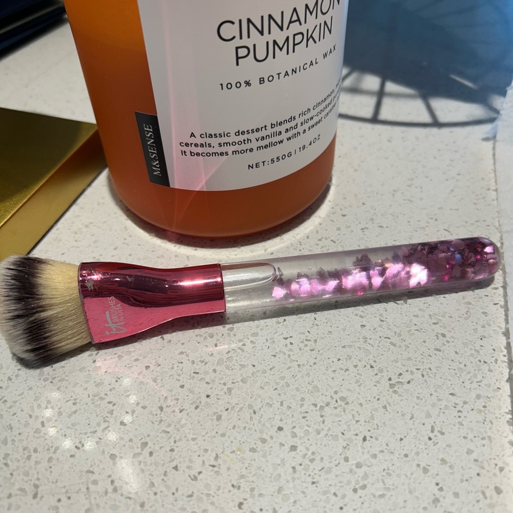 Set of two It Cosmetics foundation brushes